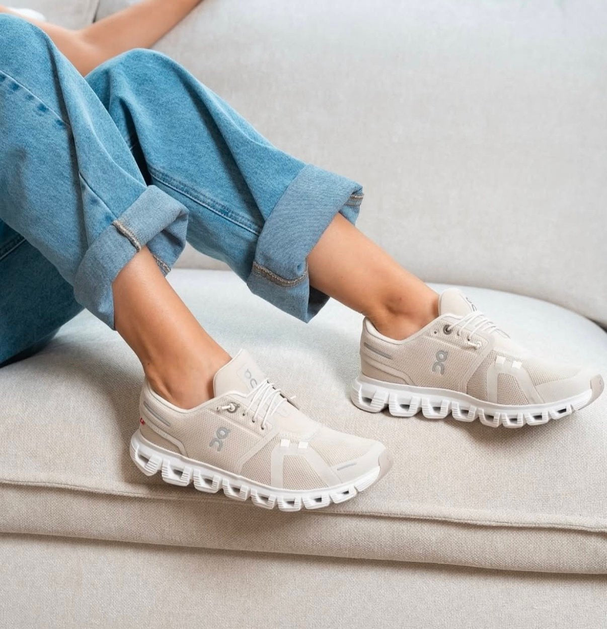 On Running Cloud 6 Pearl White