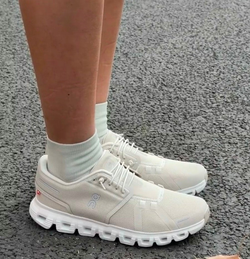 On Running Cloud 6 Pearl White