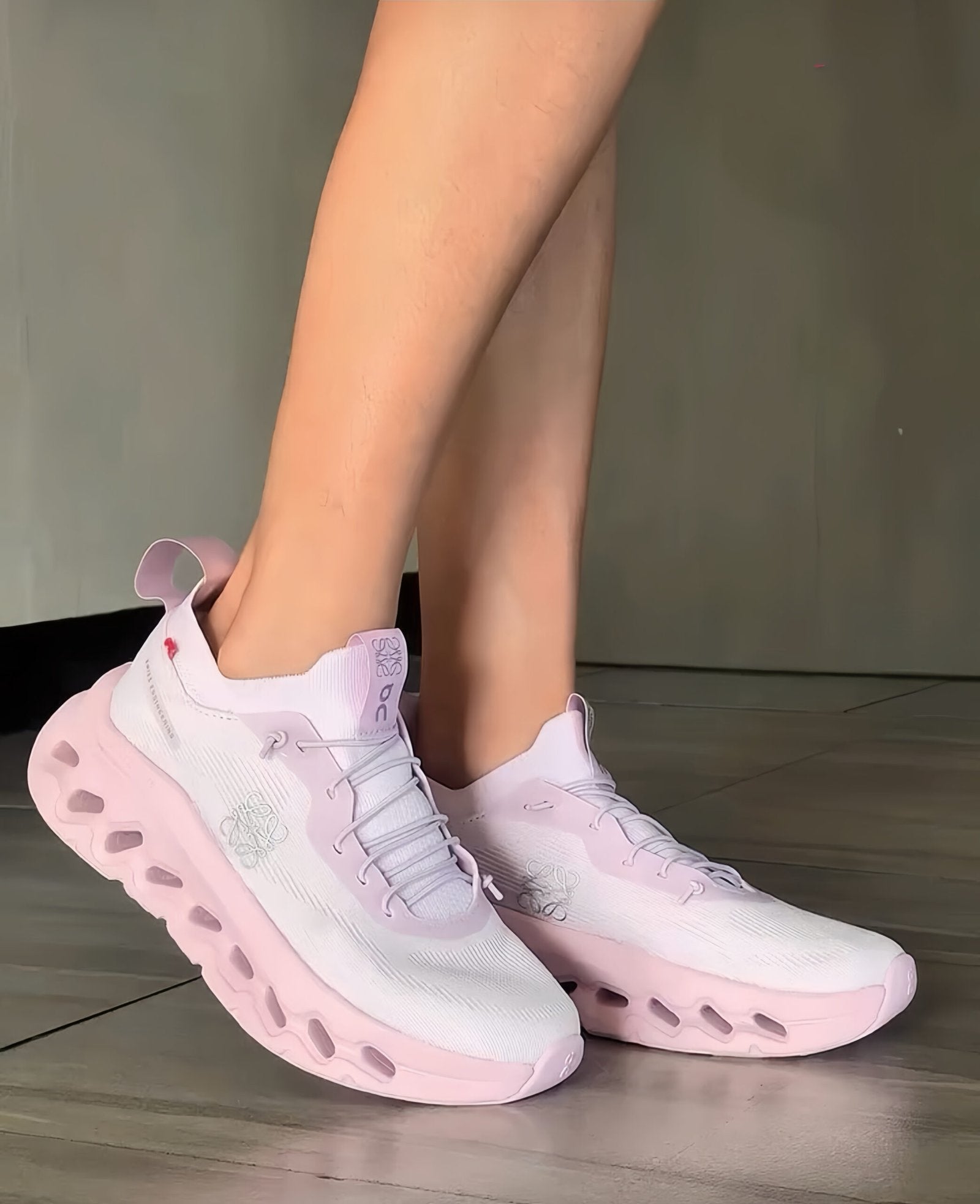 On Running Cloudtilt LOEWE Pale Pink
