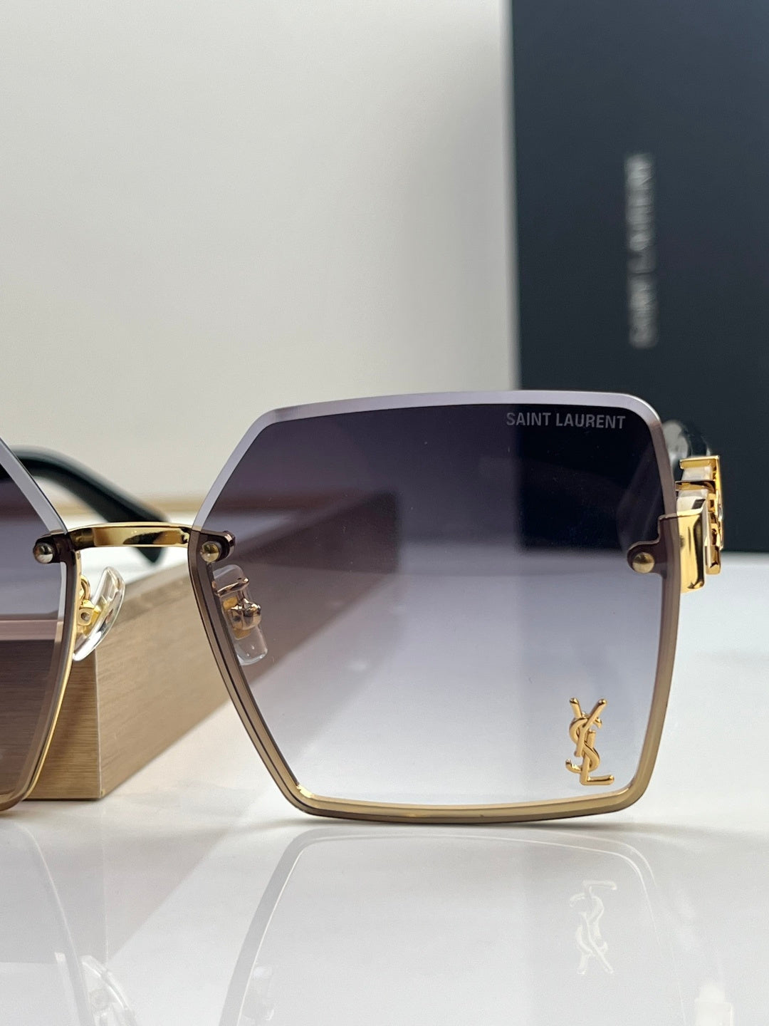 SAINT LAURENT Sunglasses SLM102
