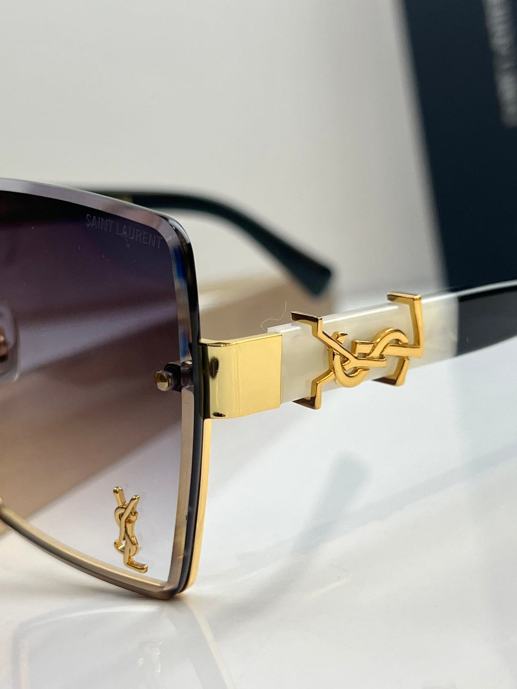 SAINT LAURENT Sunglasses SLM102