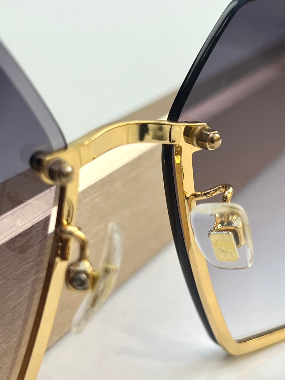 SAINT LAURENT Sunglasses SLM102