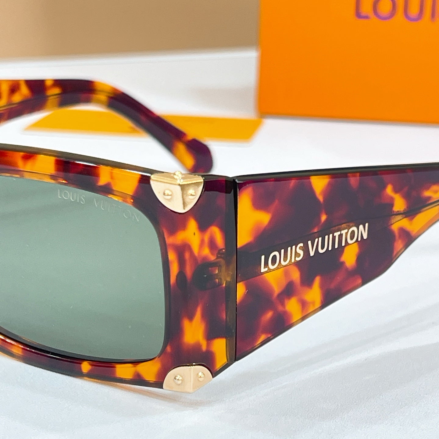 LOUIS VUITTON Sunglasses Z3158U