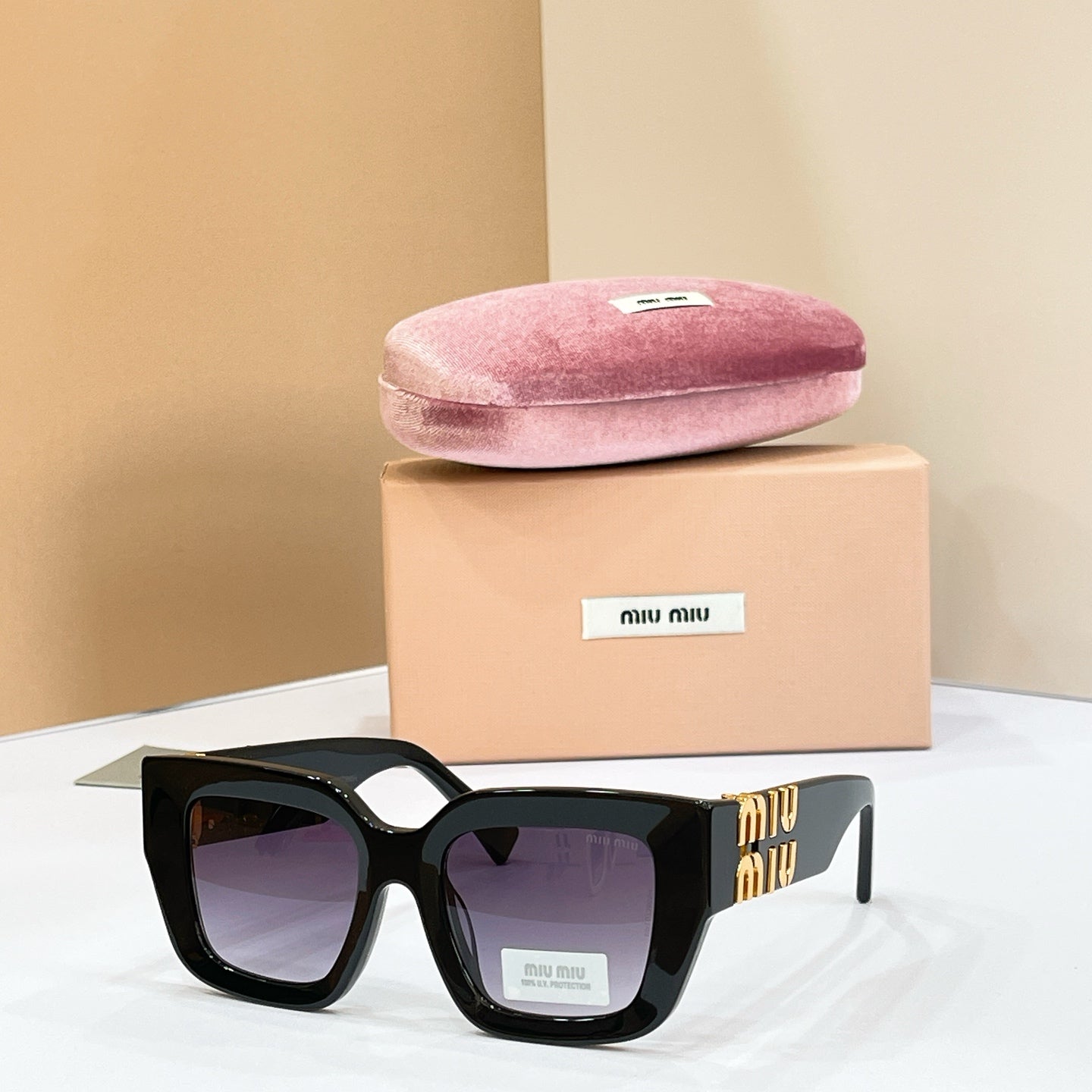 MIU MIU Sunglasses SMU B05