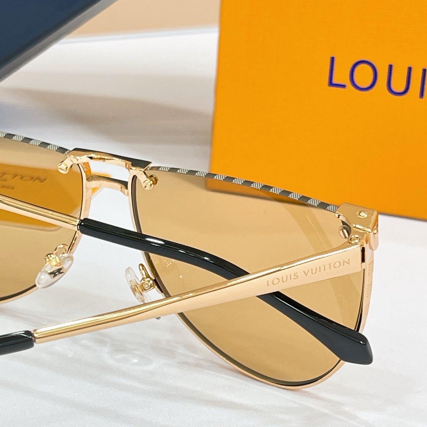 LOUIS VUITTON Sunglasses Z3208U