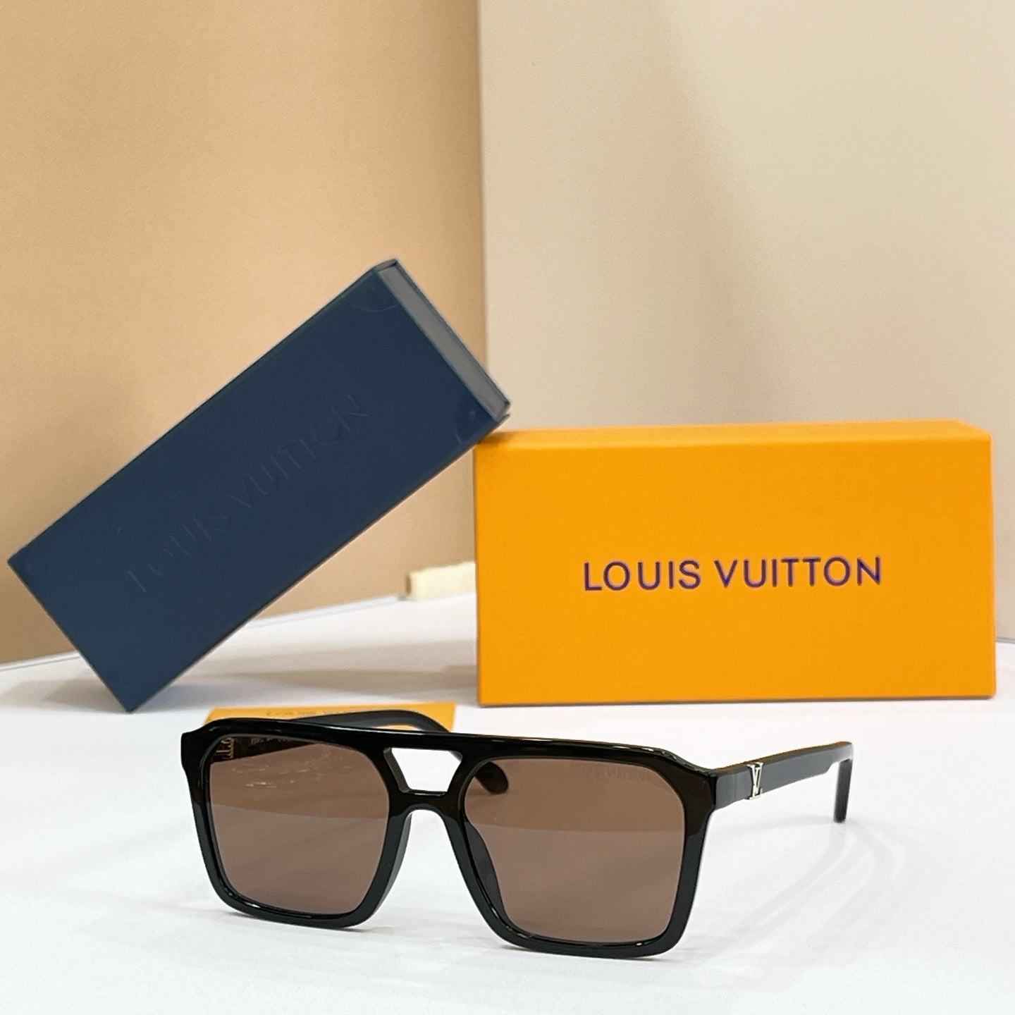 LOUIS VUITTON Sunglasses Z3095U