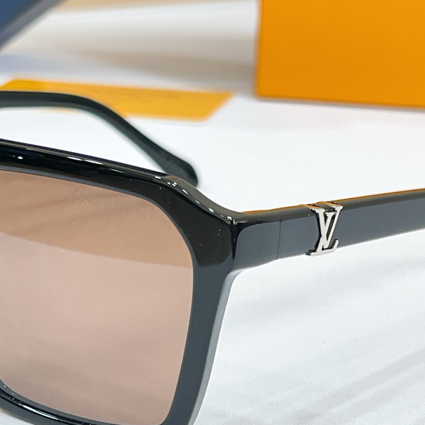 LOUIS VUITTON Sunglasses Z3095U