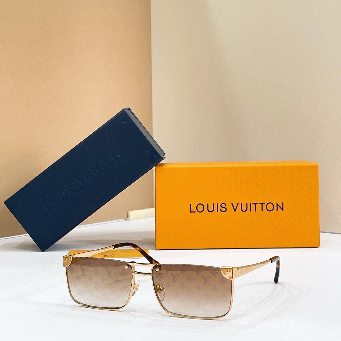 LOUIS VUITTON Sunglasses Z3206U