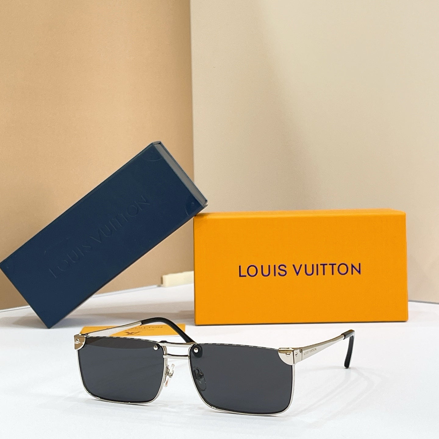 LOUIS VUITTON Sunglasses Z3206U