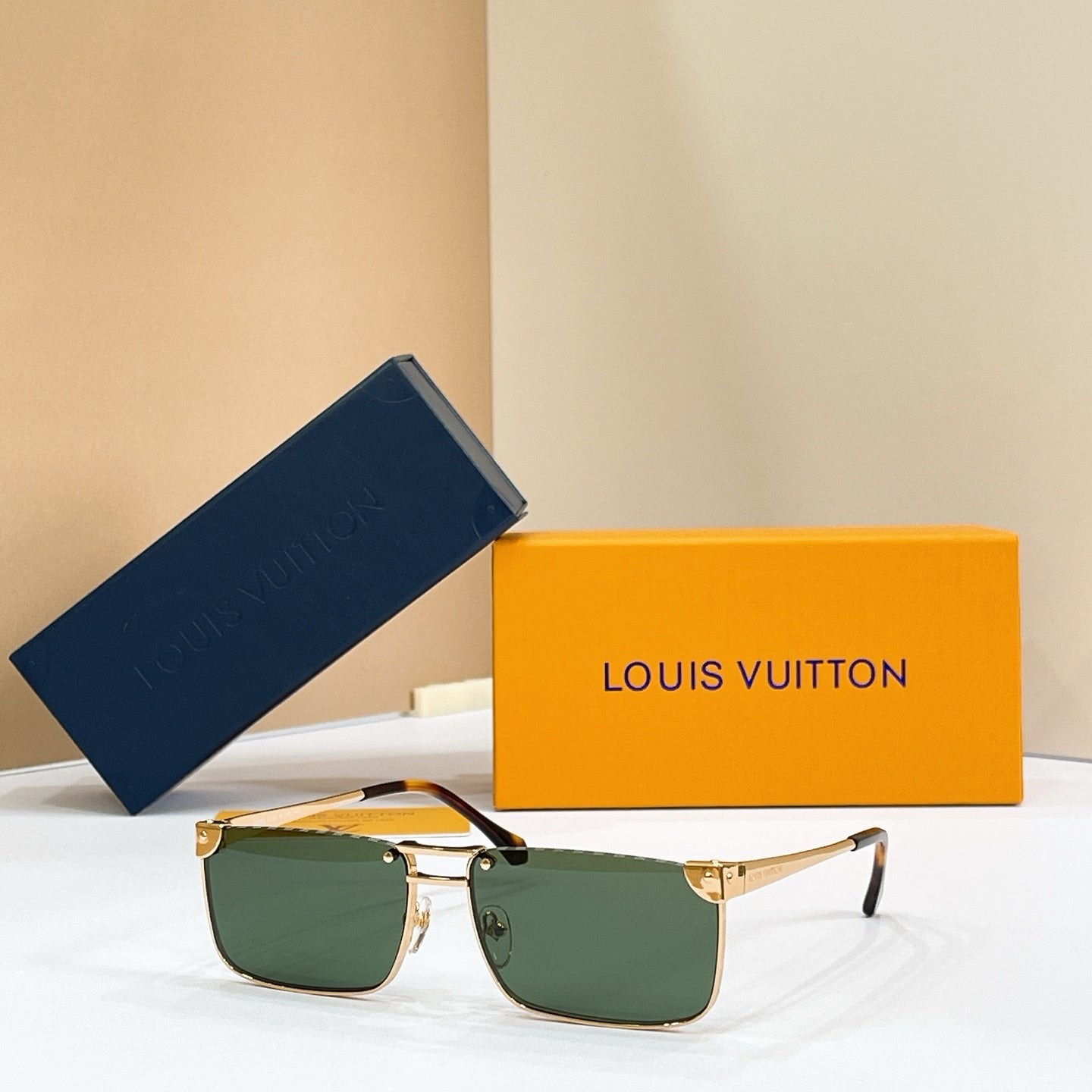 LOUIS VUITTON Sunglasses Z3206U