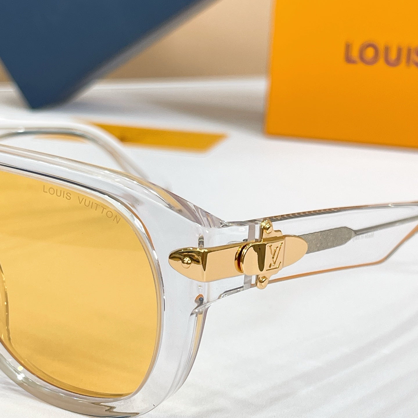LOUIS VUITTON Sunglasses Z6087U
