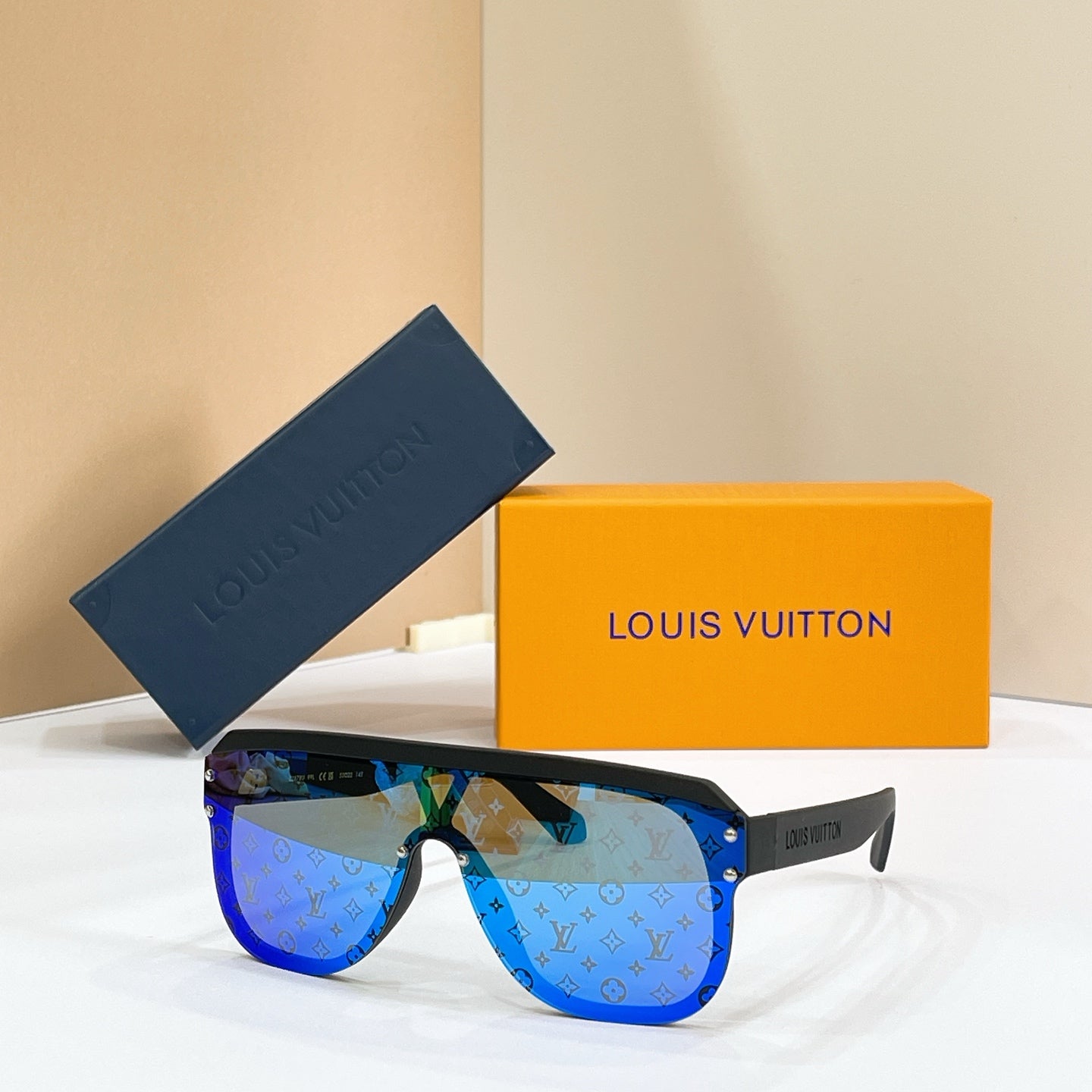 LOUIS VUITTON Sunglasses Z2878U