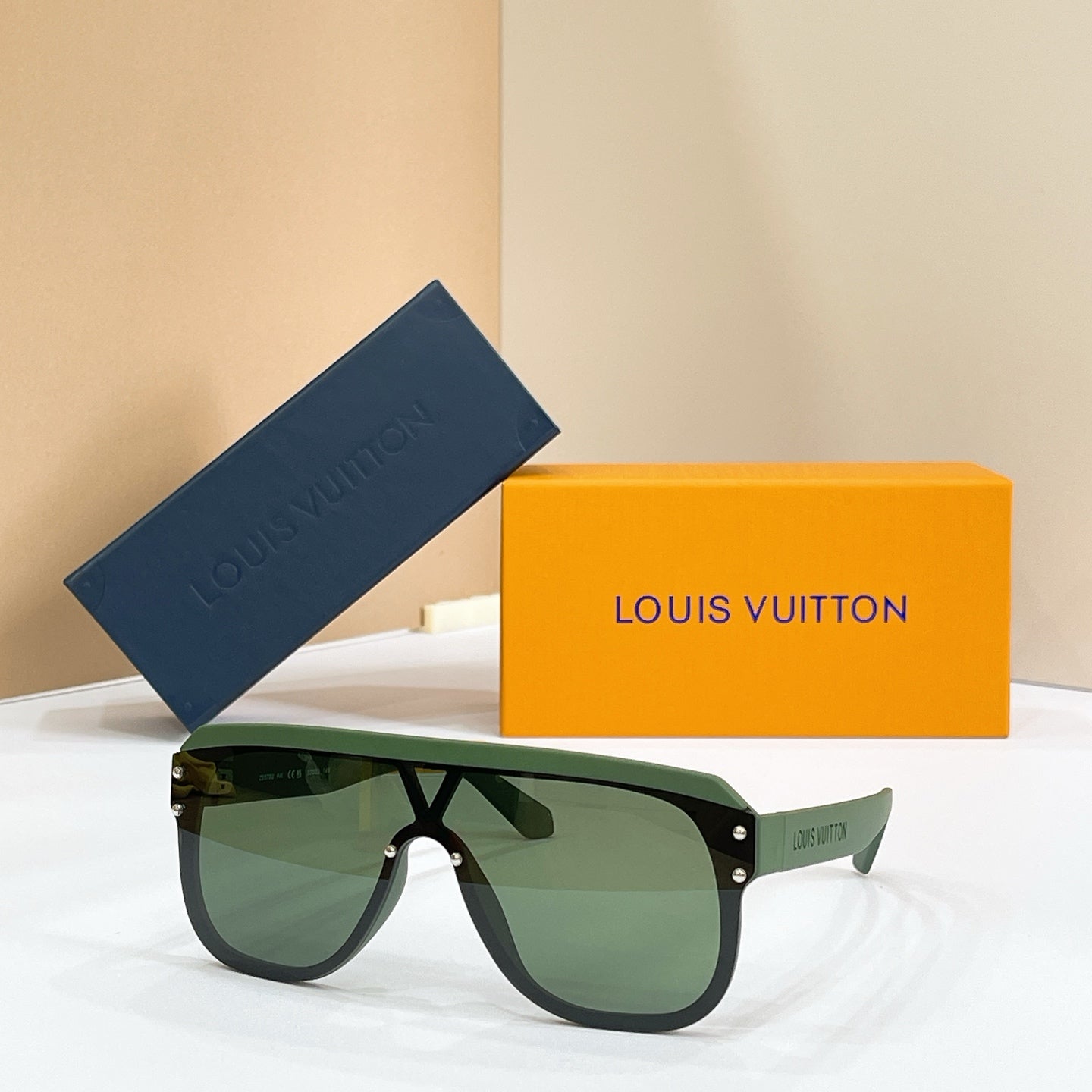 LOUIS VUITTON Sunglasses Z2878U