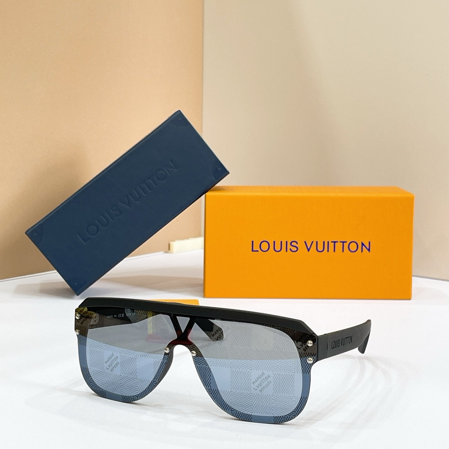 LOUIS VUITTON Sunglasses Z2878U