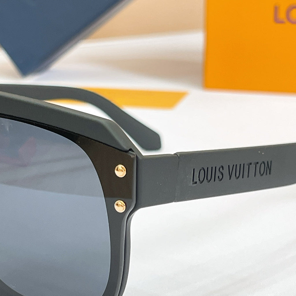 LOUIS VUITTON Sunglasses Z2878U