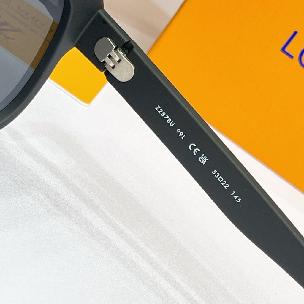 LOUIS VUITTON Sunglasses Z2878U