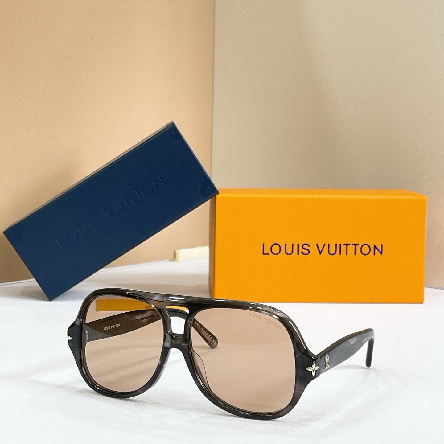 LOUIS VUITTON Sunglasses Z3476U