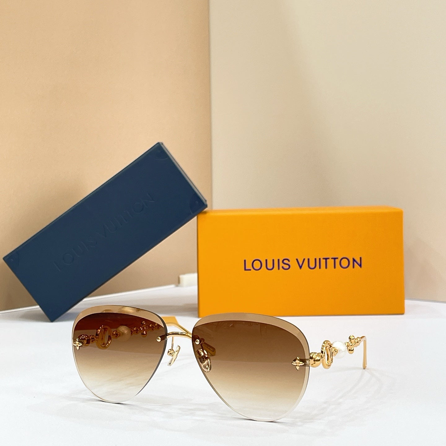 LOUIS VUITTON Sunglasses Z3318U