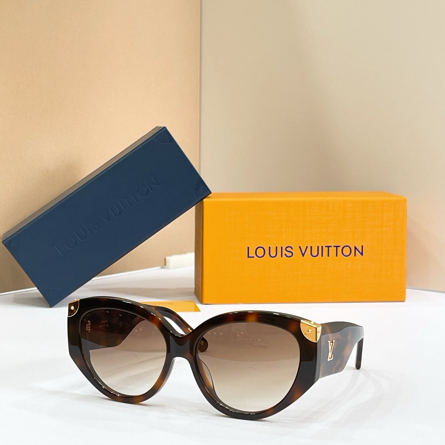 LOUIS VUITTON Sunglasses Z3340W