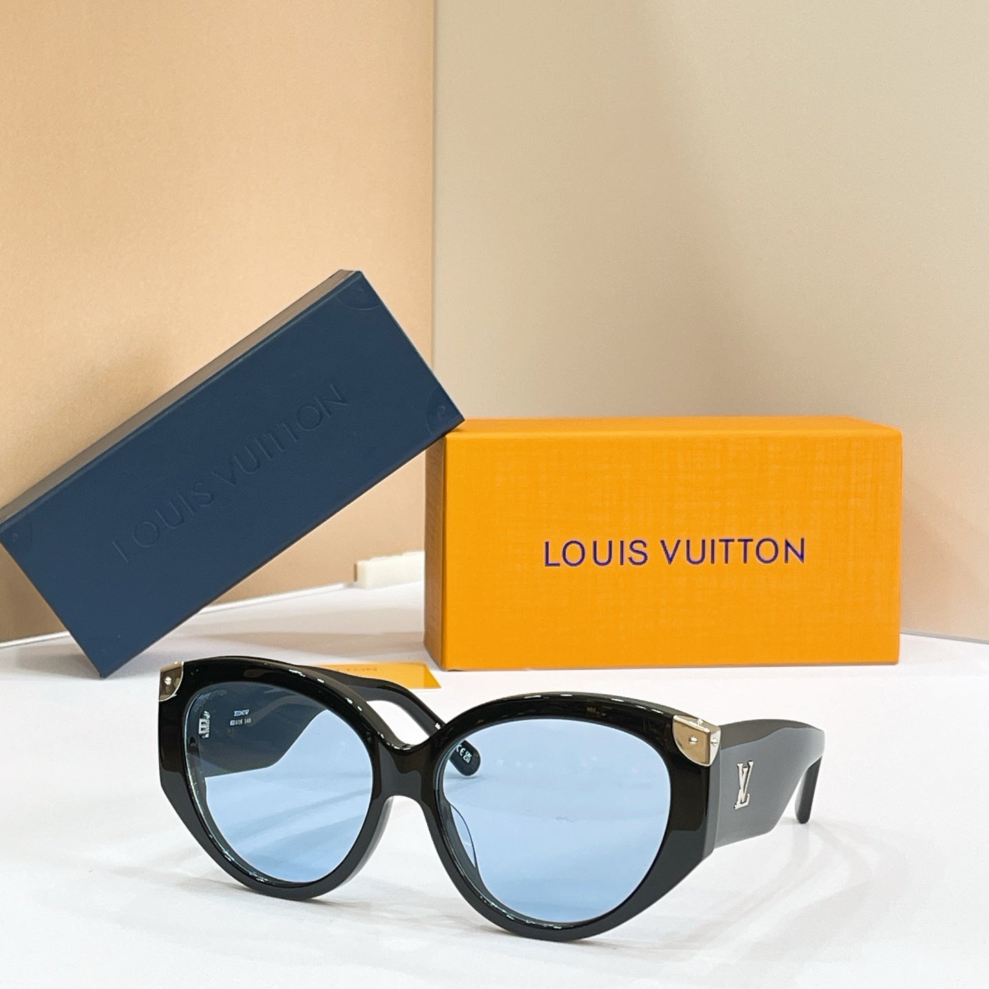 LOUIS VUITTON Sunglasses Z3340W