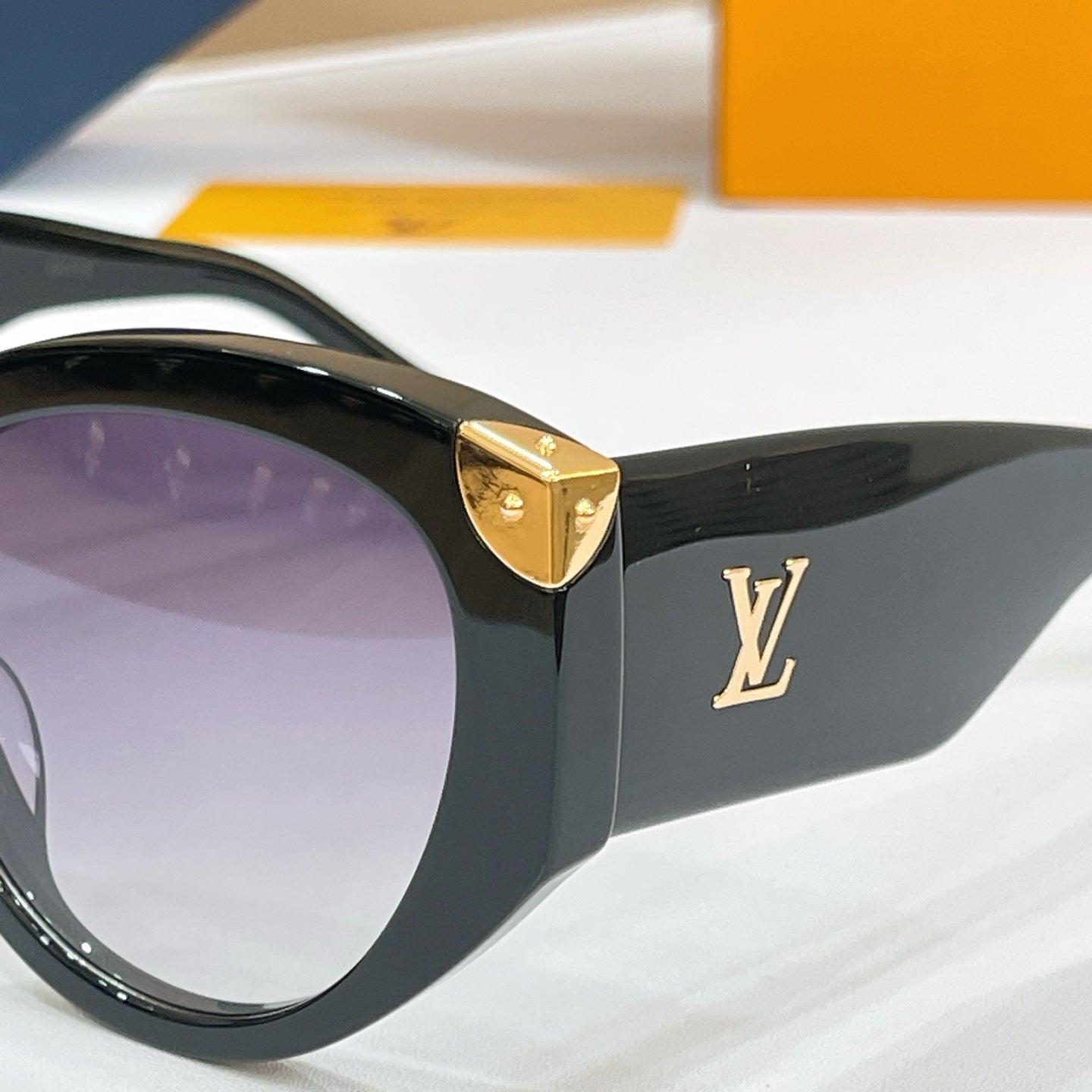 LOUIS VUITTON Sunglasses Z3340W