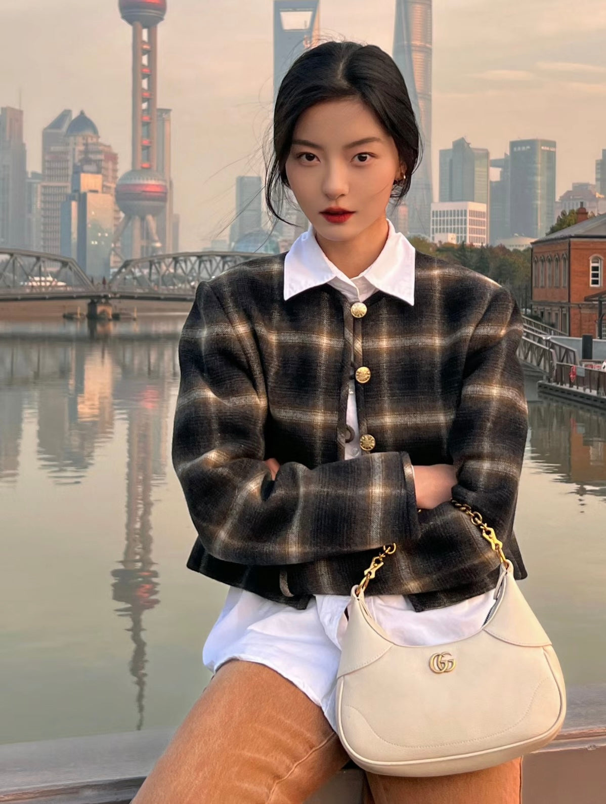 Gucci GG Aphrodite Crescent Shoulder Bag – 731817